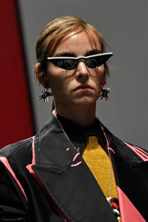 Prada: la sfilata dedicata alla collezione Primavera